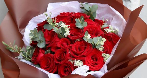 两朵玫瑰代表什么意思？花语含义及送花建议是什么？