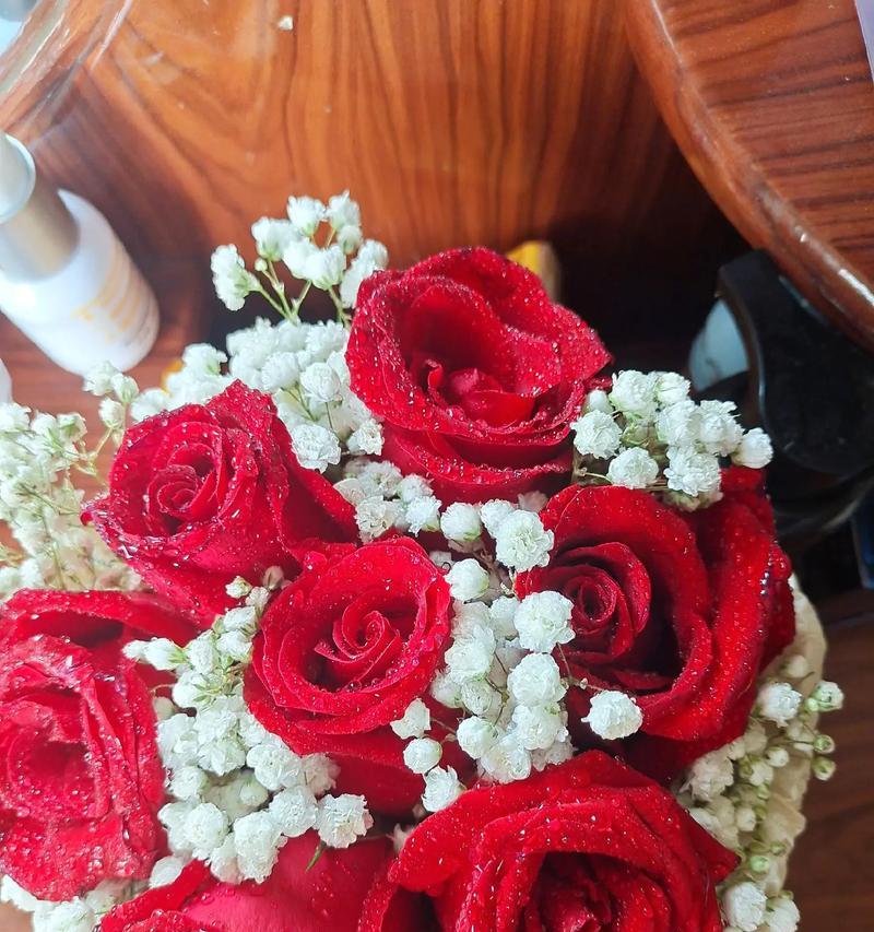 分手后送玫瑰花有何深意？前任收到玫瑰花会怎么想？