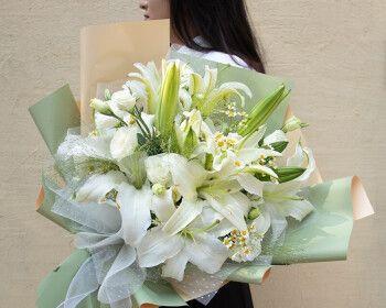 妈妈生日送什么百合花好？如何挑选适合妈妈的百合花？