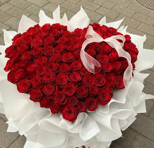 99朵玫瑰传递什么信息？99朵玫瑰花语的含义是什么？