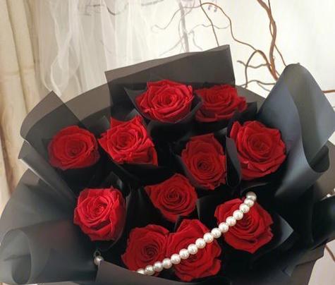 红色玫瑰花蜡烛的花语是什么？有何特别含义？