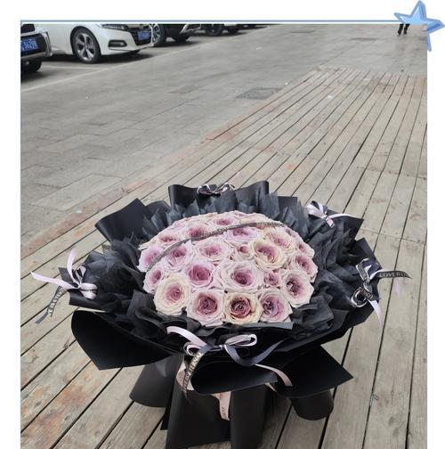 乌梅子酱和玫瑰花搭配代表什么？这种搭配有何特别意义？