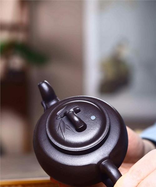 福竹叶子发黄的原因及解决措施是什么？