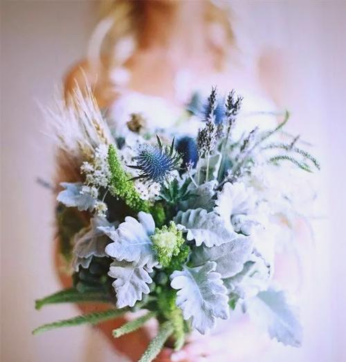 银色的手捧花寓意什么？银色手捧花在婚礼中的意义是什么？
