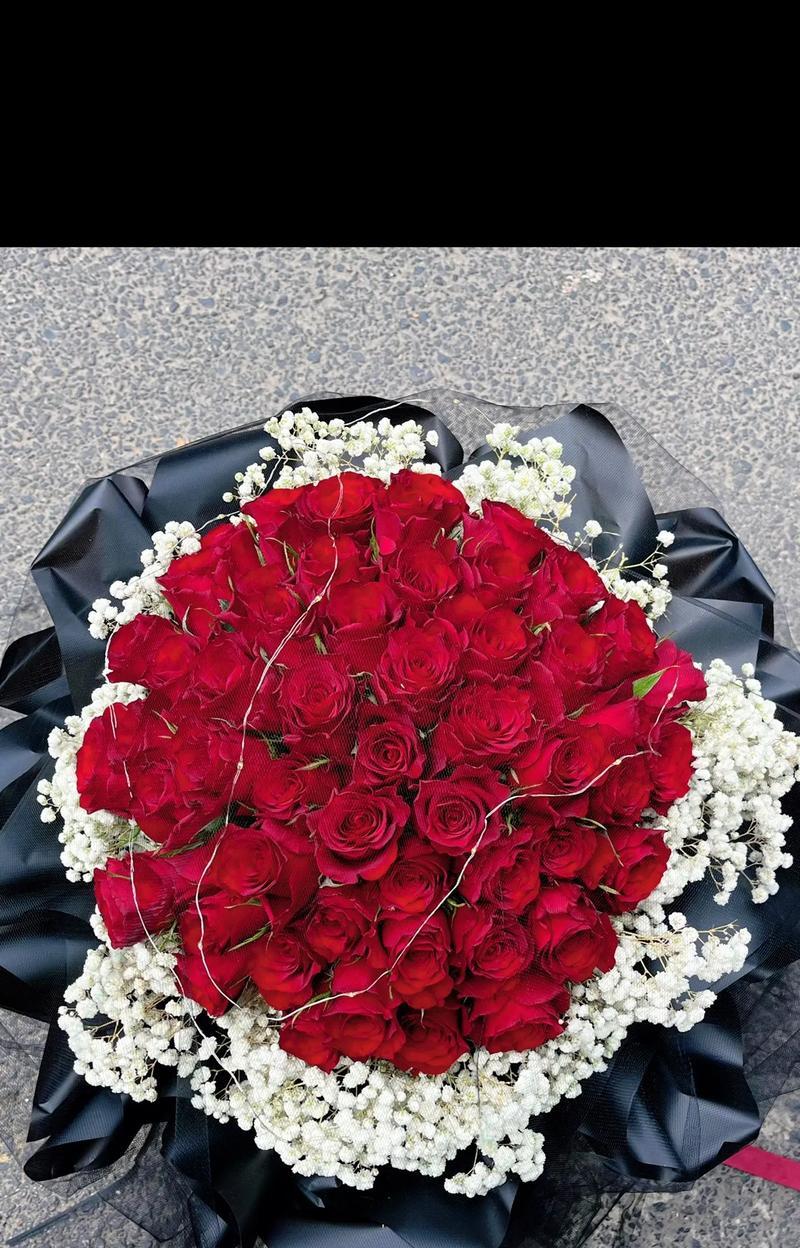 红玫瑰花束代表什么？红玫瑰花束的寓意是什么？