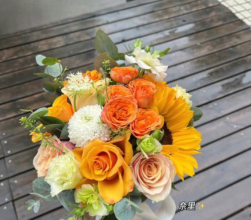 手捧花中蓝色与橙色搭配有何特别含义？