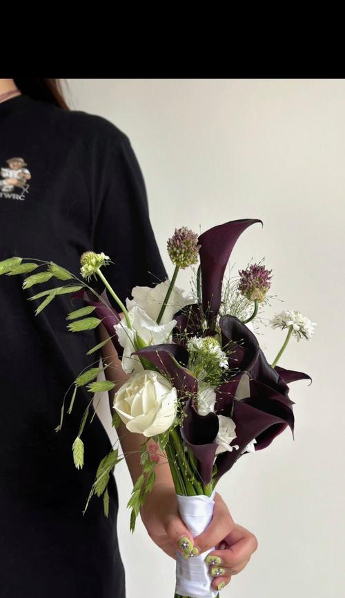 十二朵手捧花代表什么？