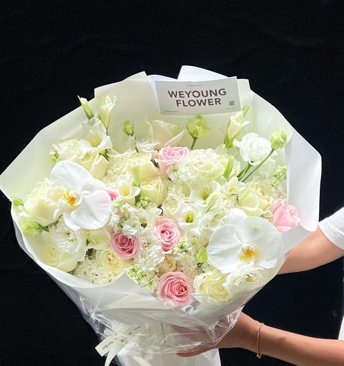 粉白色玫瑰花象征什么？粉白色玫瑰花的寓意有哪些？
