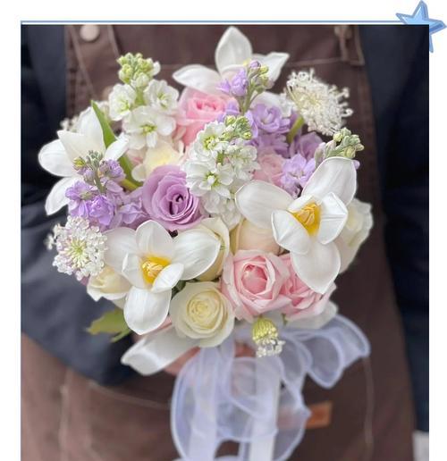 两束手捧花的寓意是什么？手捧花二束代表什么含义？