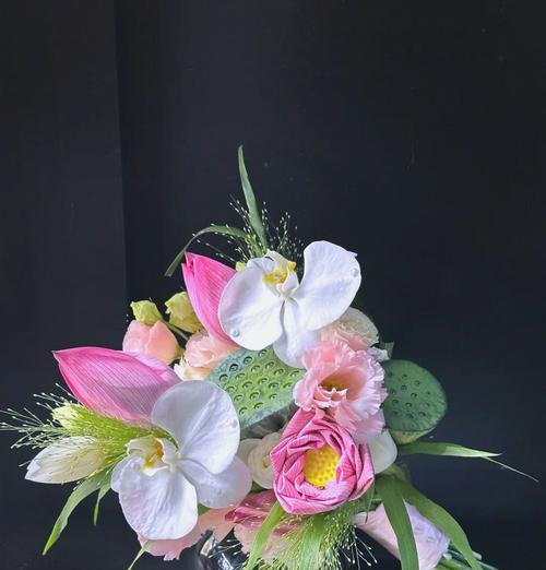 手捧花通常有哪些寓意？