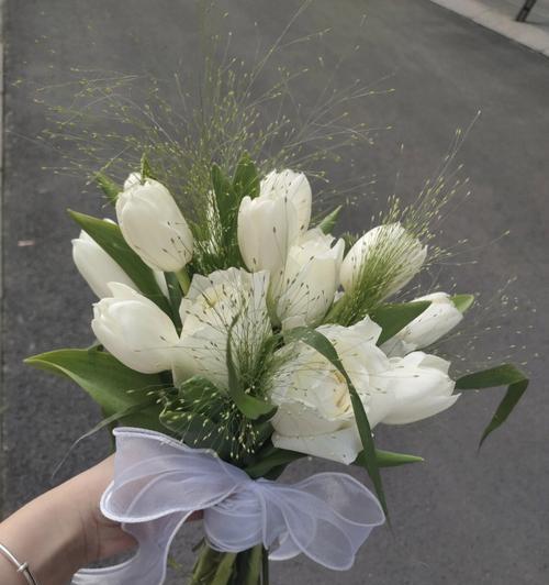 手捧花中郁金香的寓意是什么？手捧花是否代表郁金香？