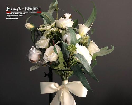 手捧花挽胳膊代表什么？挽胳膊花束的寓意是什么？