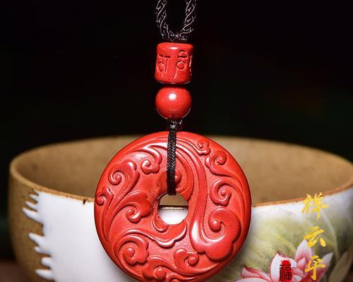 平安扣花形吊坠代表什么意义？