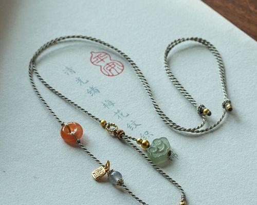 平安扣花形吊坠代表什么意义？