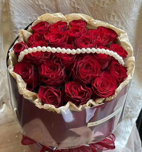 情侣节送玫瑰花代表什么意义？为什么要送玫瑰？