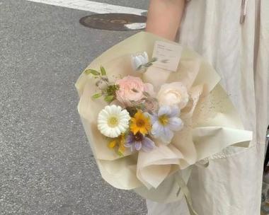 手捧花的头像寓意是什么？手捧花的象征意义是什么？