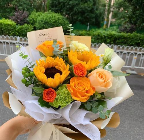 新婚快乐花束中包含哪些寓意的花？