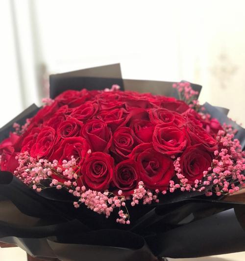 定婚时手捧玫瑰花代表什么？它的深层含义是什么？