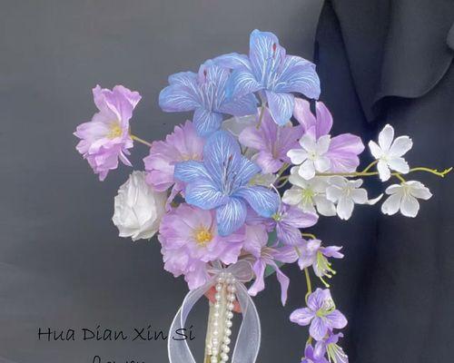 手捧花百合花象征什么？百合花的寓意有哪些？
