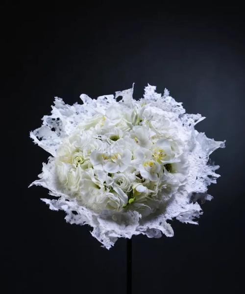 白色花艺代表什么意义？白色花艺的象征含义是什么？