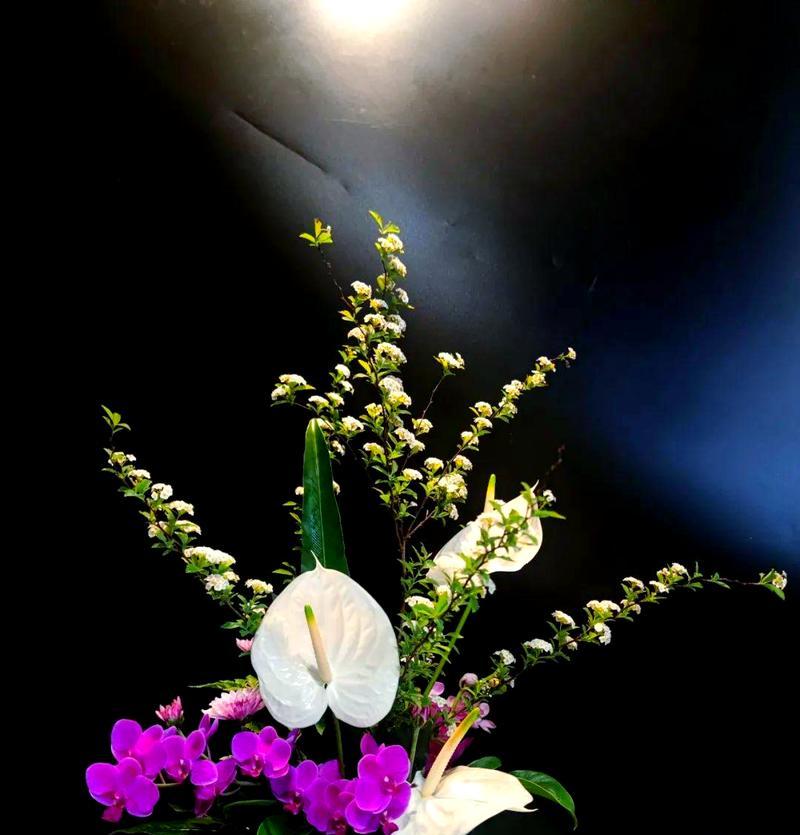白色花艺代表什么意义？白色花艺的象征含义是什么？