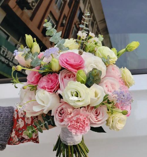 手捧花送给婆婆代表什么寓意？送给婆婆手捧花的含义是什么？
